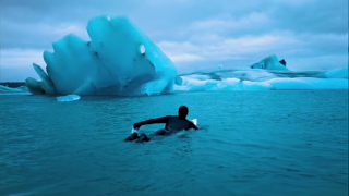 【動画】北極にて酷寒の地のサーフムービー【一部画像あり】