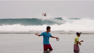 【動画】 Jack Freestone(ジャック·フリーストーン) インドネシアでの流れるような素晴らしいサーフィンの6分間ターン