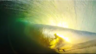 【動画】チューブライディングした波の裏側から撮影した12秒のショートムービーcjhobgood(クリフトン・ジェームス・ホブグッド)