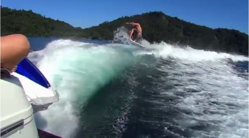 Josh Kerr(ジョシュ・カー)のボードサーフィン動画
