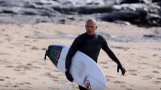 【動画】Kelly Slater(ケリー・スレーター)のAfricaのJeffreys Bay(ジェフリーズ ベイ)セッション