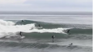 【動画】カルフォルニアの波、複数の波に同時にライディングしていく