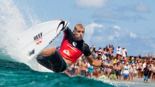 【動画】Mick Fanning(ミック・ファニング)の一分のロングライド