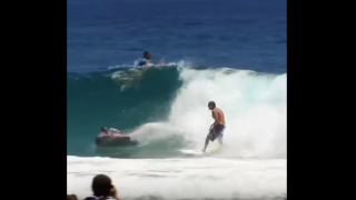 【動画】Mick・Fanning(ミック・ファニング)が前ノリライダーに対してやったお茶目な行動