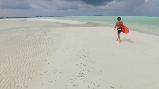 【動画】いつか行ってみたい！白い砂浜のインド洋の南東の島
