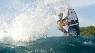 【動画】ビラボンライダーのフリーサーファー2人の華麗なライディング