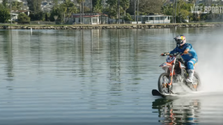【動画】バイクで川と海を疾走！ロビー・マディソン（Robbie Maddison）