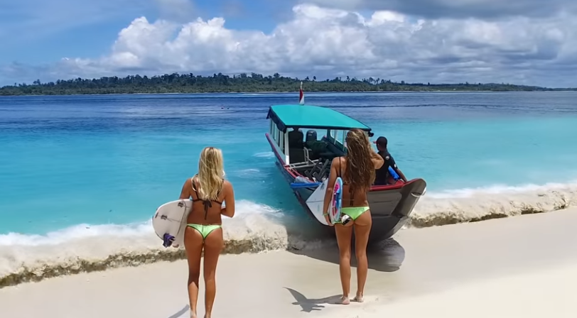 サーフィン三昧の島が！美女二人がインドネシアでトリップ