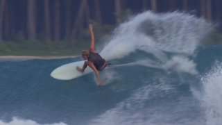 【動画】インドネシアでツインフィュシュボードでTorren・Martyn(トレン・マーティン)の華麗なサーフィン