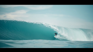 【動画】Tim Stevenson(ティム・スティーブンソン)がニアスの波をかけぬける
